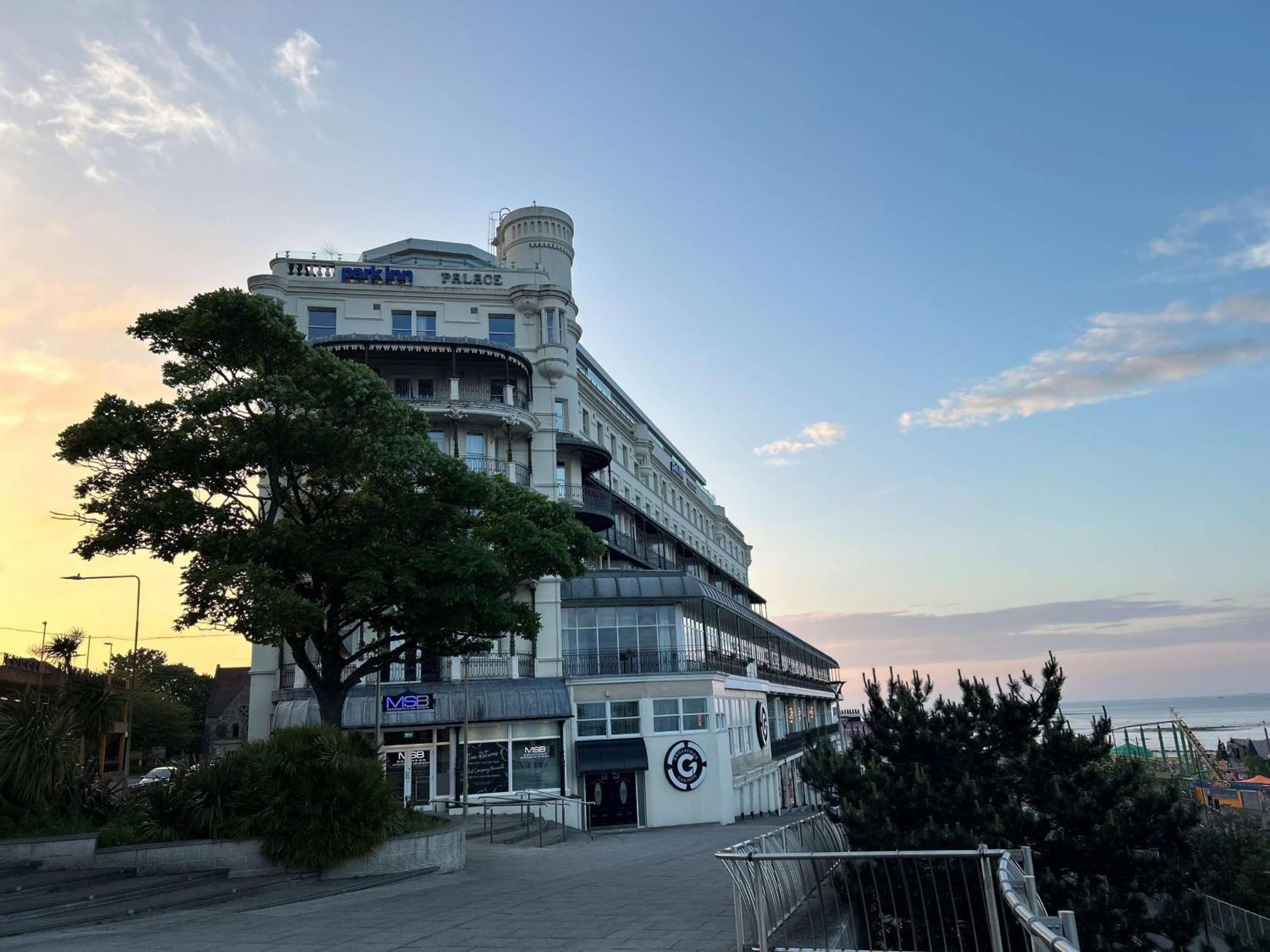 Park Inn By Radisson Palace Southend-on-Sea Esterno foto