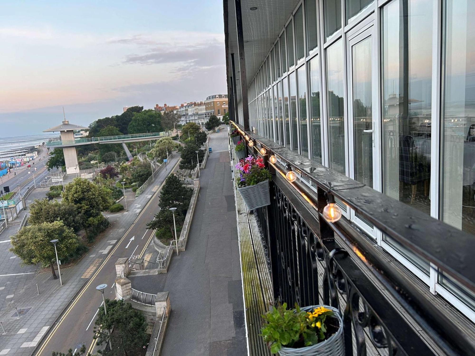 Park Inn By Radisson Palace Southend-on-Sea Esterno foto